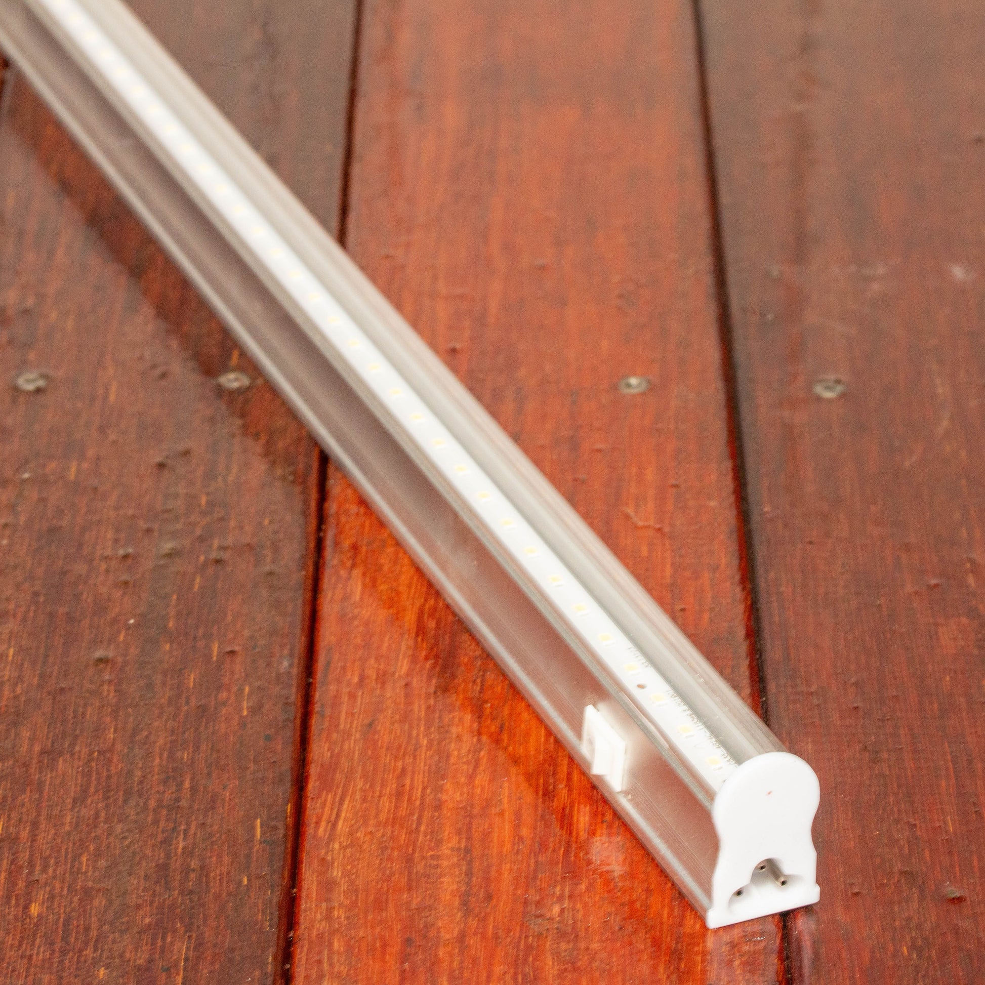 600mm Full Spectrum LED Grow Light 10W for seedlings and microgreens in NZ